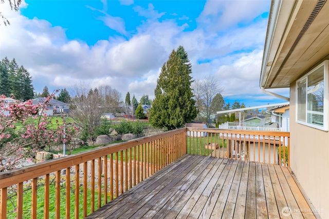 8520 Woodland Avenue E, Puyallup, WA 98371