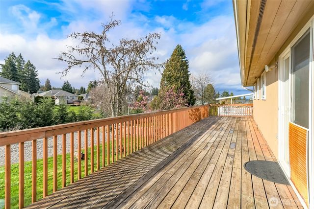 8520 Woodland Avenue E, Puyallup, WA 98371