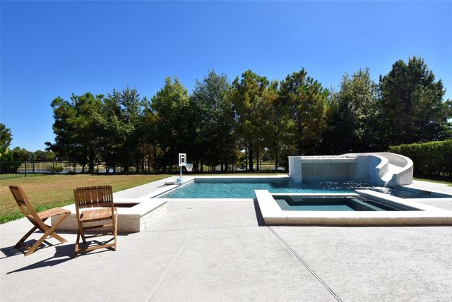 5615 Caspian Falls Lane, Fulshear, TX 77441