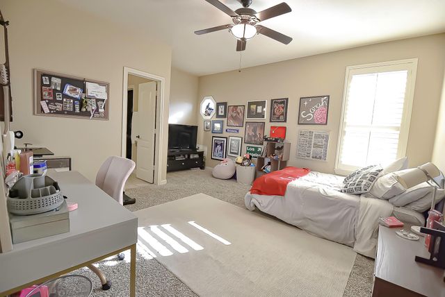 5615 Caspian Falls Lane, Fulshear, TX 77441