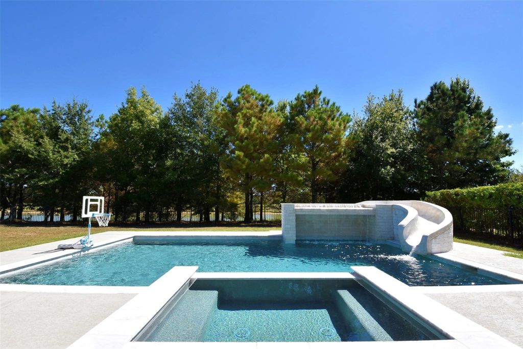 5615 Caspian Falls Lane, Fulshear, TX 77441