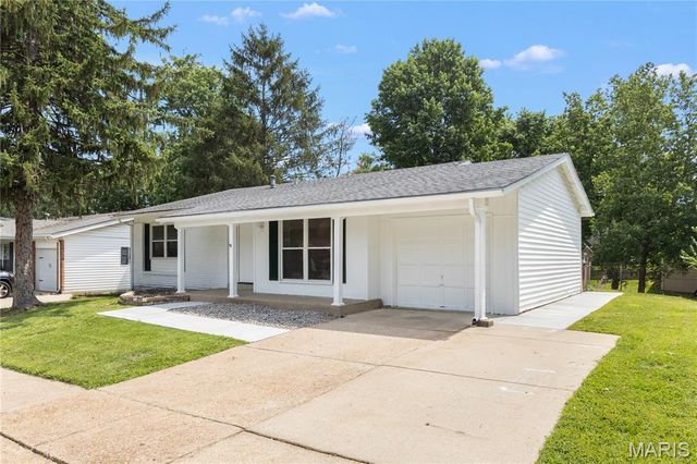 274 Cedar Village Court, Ballwin, MO 63021