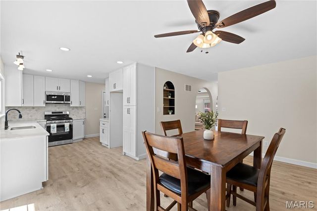 274 Cedar Village Court, Ballwin, MO 63021