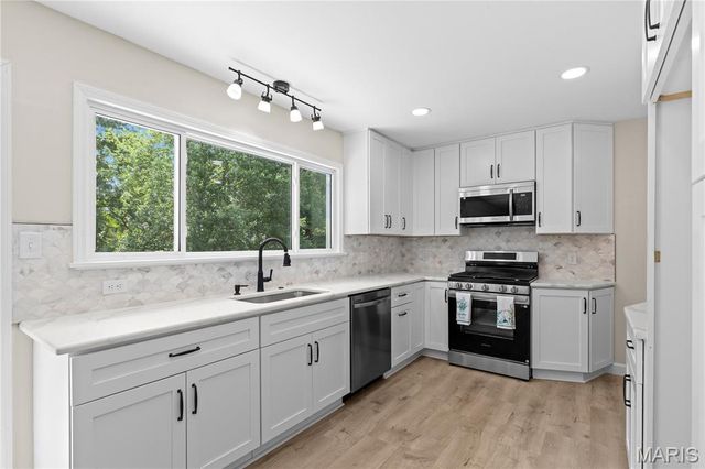 274 Cedar Village Court, Ballwin, MO 63021
