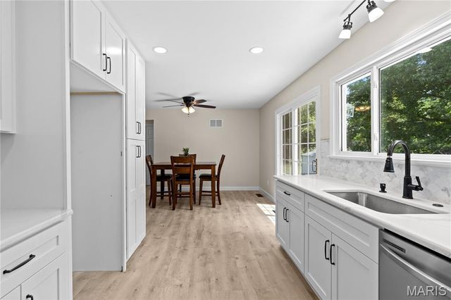 274 Cedar Village Court, Ballwin, MO 63021