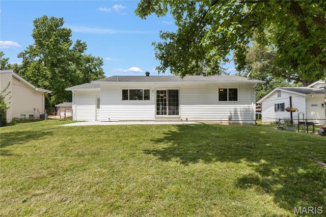 274 Cedar Village Court, Ballwin, MO 63021