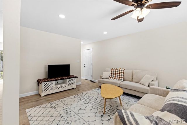 274 Cedar Village Court, Ballwin, MO 63021