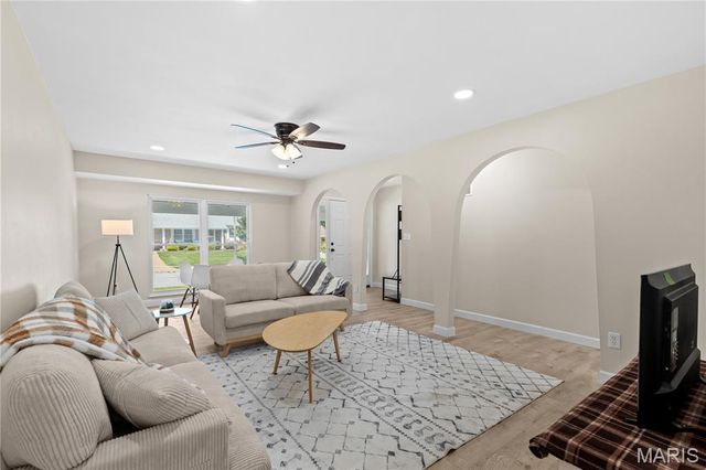274 Cedar Village Court, Ballwin, MO 63021