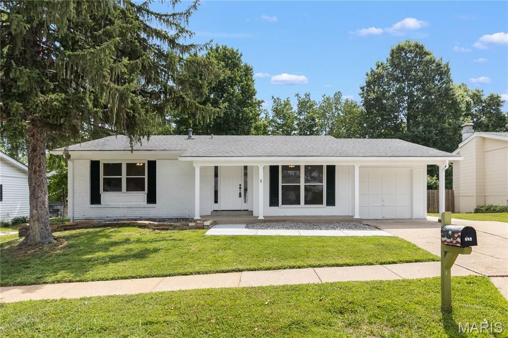 274 Cedar Village Court, Ballwin, MO 63021