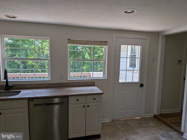 430 WORLDS END LN, Linden, VA 22642
