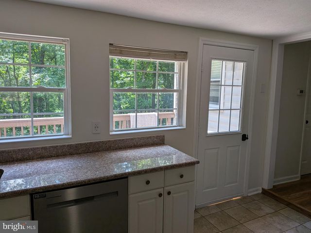 430 WORLDS END LN, Linden, VA 22642