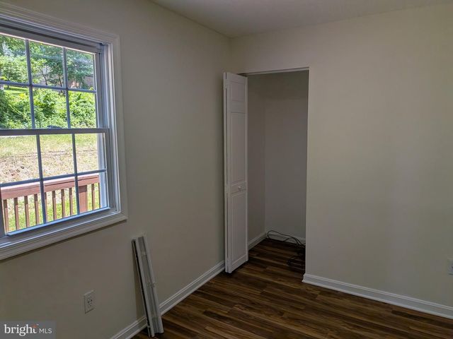 430 WORLDS END LN, Linden, VA 22642