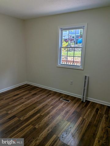 430 WORLDS END LN, Linden, VA 22642