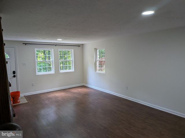 430 WORLDS END LN, Linden, VA 22642