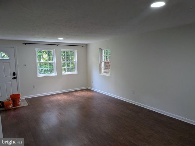 430 WORLDS END LN, Linden, VA 22642