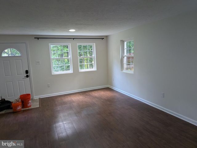 430 WORLDS END LN, Linden, VA 22642