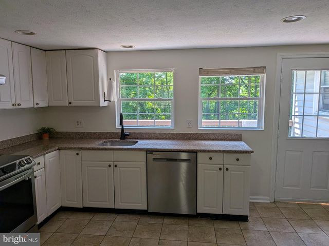 430 WORLDS END LN, Linden, VA 22642