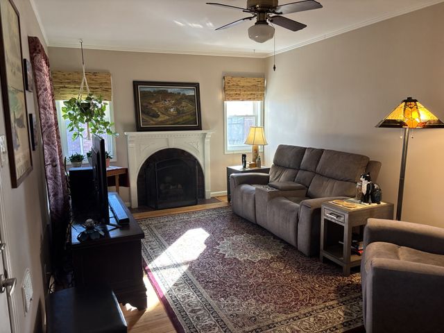 2110 40th Street, Des Moines, IA 50310