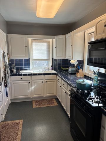 2110 40th Street, Des Moines, IA 50310