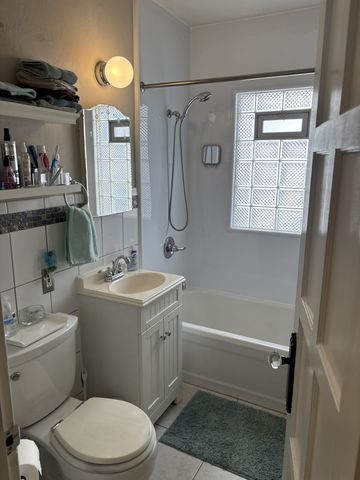 2110 40th Street, Des Moines, IA 50310