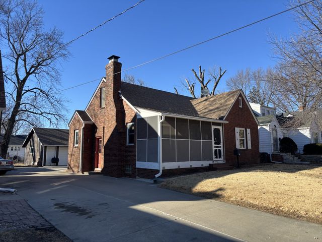 2110 40th Street, Des Moines, IA 50310