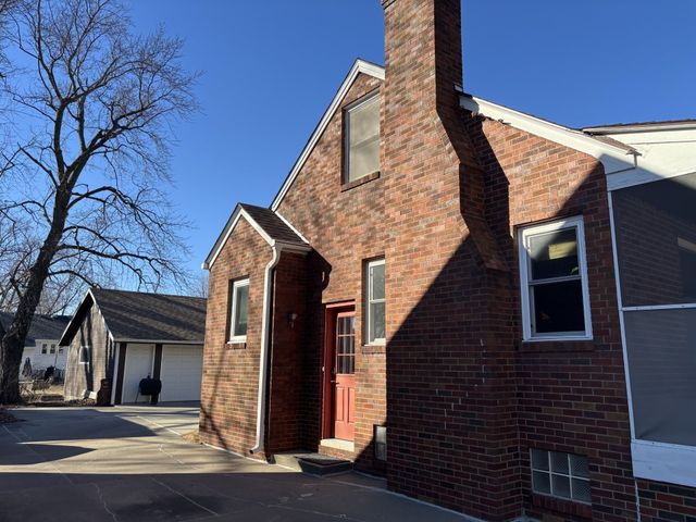 2110 40th Street, Des Moines, IA 50310