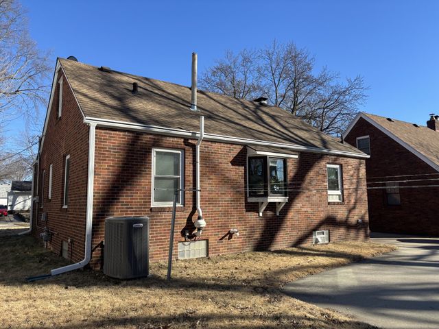 2110 40th Street, Des Moines, IA 50310