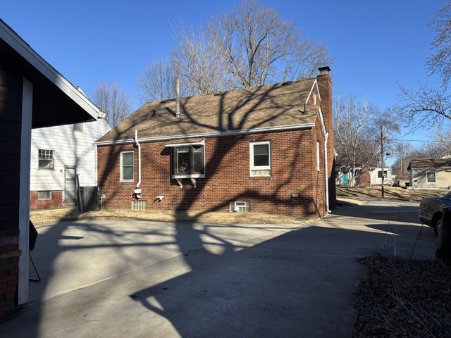 2110 40th Street, Des Moines, IA 50310