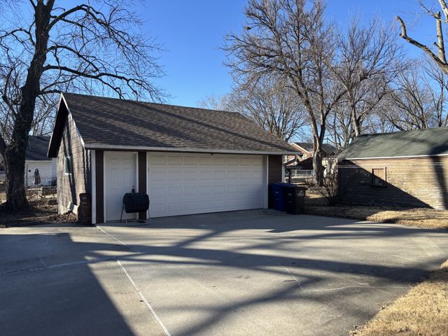 2110 40th Street, Des Moines, IA 50310