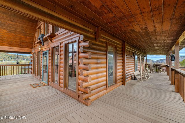 3452 Cove Meadows Dr, Sevierville, TN 37862