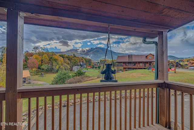 3452 Cove Meadows Dr, Sevierville, TN 37862