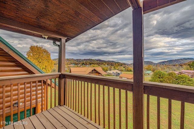 3452 Cove Meadows Dr, Sevierville, TN 37862