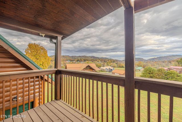 3452 Cove Meadows Dr, Sevierville, TN 37862