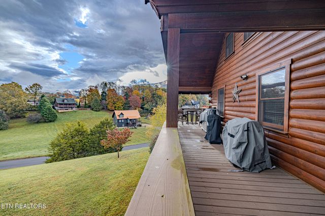 3452 Cove Meadows Dr, Sevierville, TN 37862