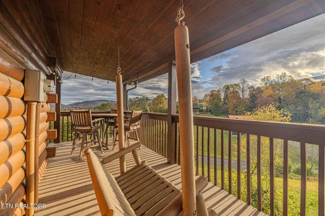 3452 Cove Meadows Dr, Sevierville, TN 37862