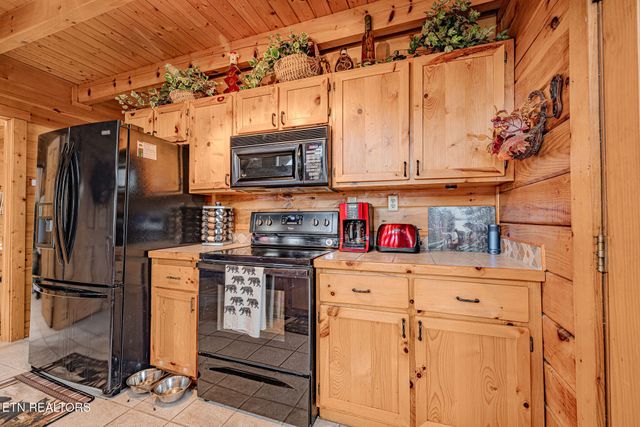 3452 Cove Meadows Dr, Sevierville, TN 37862