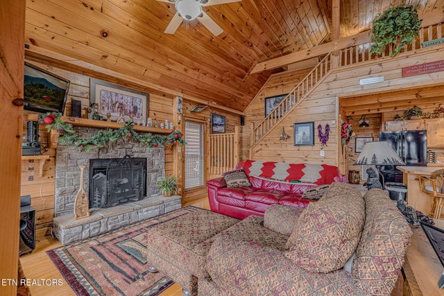 3452 Cove Meadows Dr, Sevierville, TN 37862