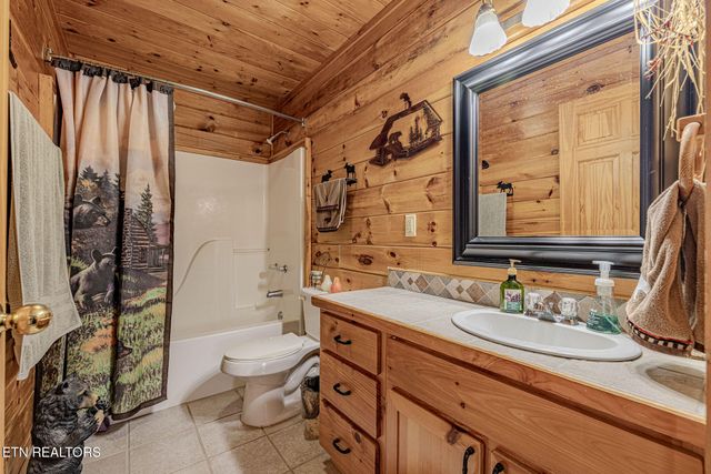 3452 Cove Meadows Dr, Sevierville, TN 37862