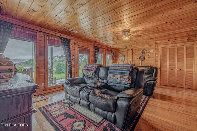 3452 Cove Meadows Dr, Sevierville, TN 37862