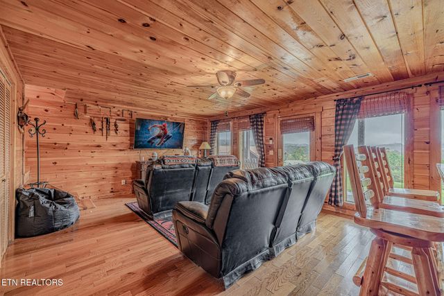 3452 Cove Meadows Dr, Sevierville, TN 37862