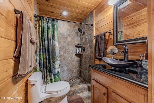 3452 Cove Meadows Dr, Sevierville, TN 37862