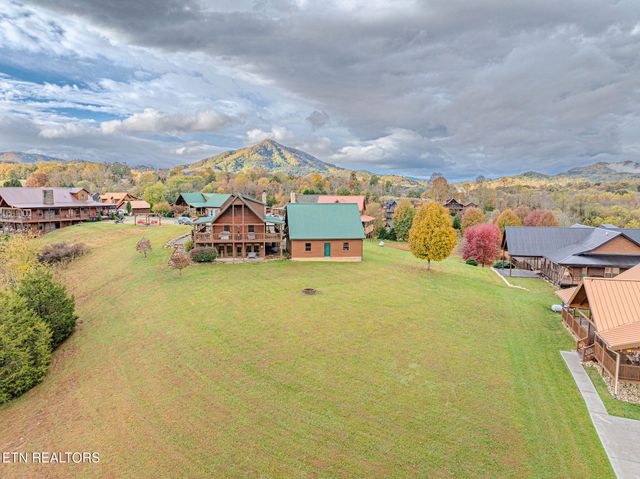 3452 Cove Meadows Dr, Sevierville, TN 37862