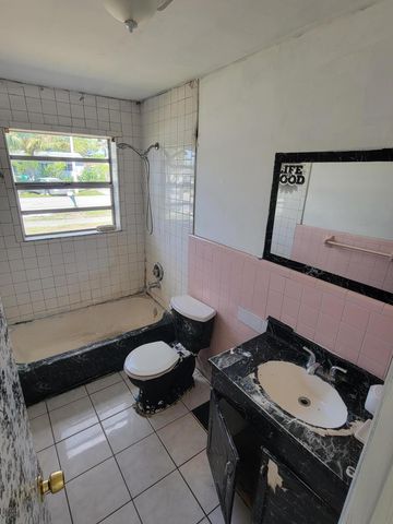 5320 NE 9th Avenue, Deerfield Beach, FL 33064