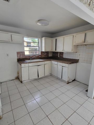 5320 NE 9th Avenue, Deerfield Beach, FL 33064