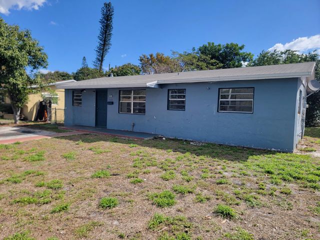 5320 NE 9th Avenue, Deerfield Beach, FL 33064