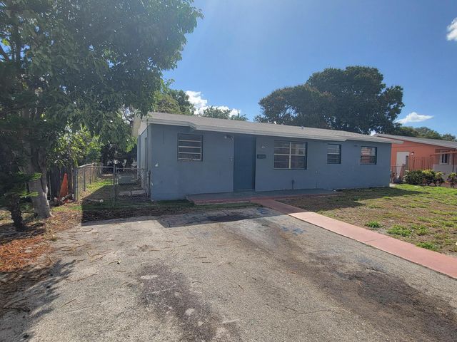 5320 NE 9th Avenue, Deerfield Beach, FL 33064