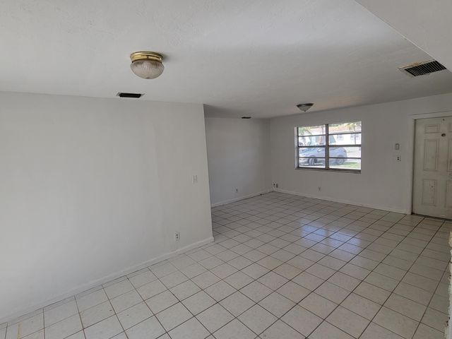 5320 NE 9th Avenue, Deerfield Beach, FL 33064