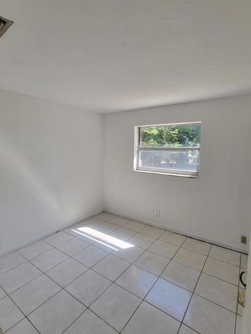 5320 NE 9th Avenue, Deerfield Beach, FL 33064