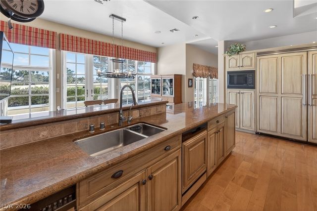 22 Burning Tree Court, Las Vegas, NV 89113