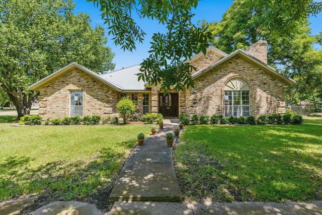 301 Paris Street, Pecan Gap, TX 75469